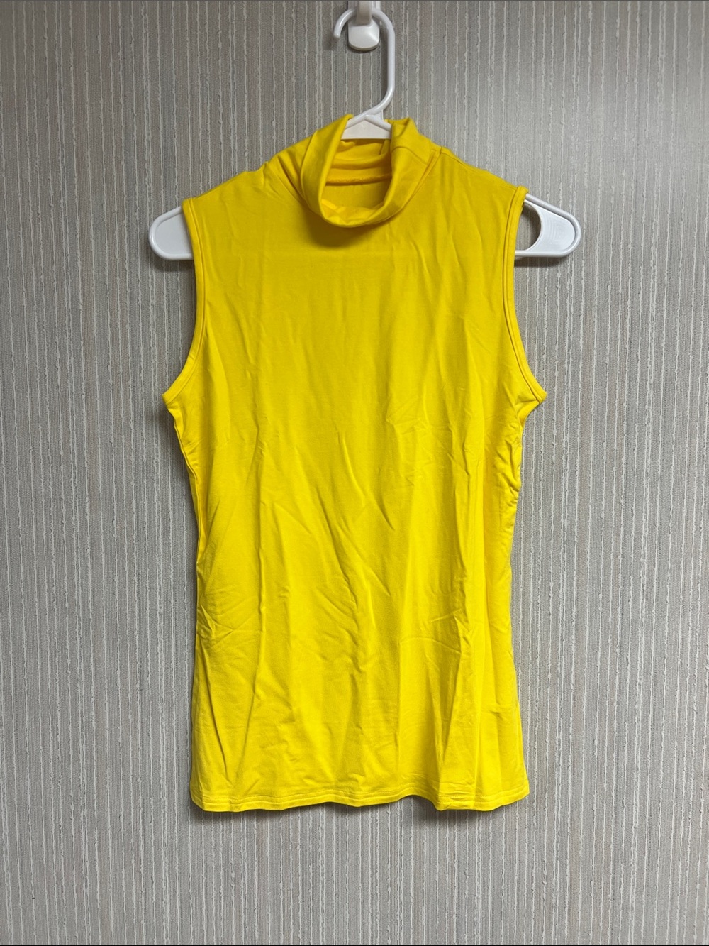 NWOT S Sleeveless turtleneck neck Tank Top in Yellow